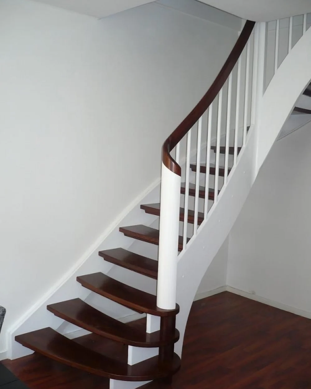 Holztreppe Nr. 24